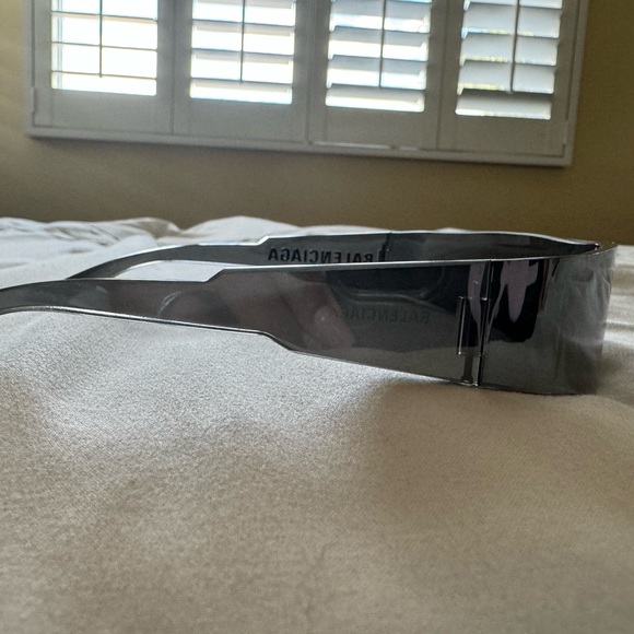 Balenciaga Shield Mirrored Sunglasses 🕶️ - Picture 8 of 8